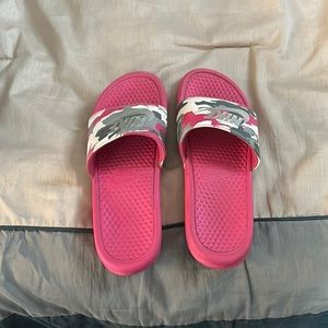 Gently used nike slides